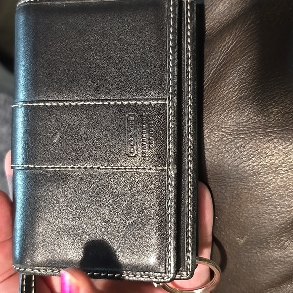 Coach Handbags - Coach Black Leather Compact Wallet with Key Ring Accent 4.75x3.25 Good Condition